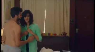 Shweta Tiwari kissing scene