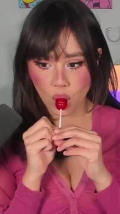 A little compilation of neeko sucking a lollipop 🥵