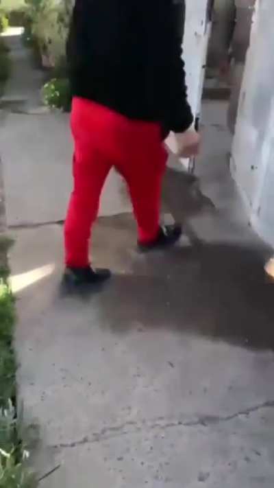 Viedma: Conductor de un Renault 9 chocó contra una ambulancia y cuando le pidieron el seguro se llevó al empleado del Siarme sobre el capot, se defendió, 