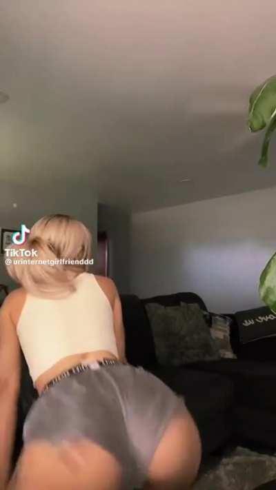 @urinternetgirlfriend