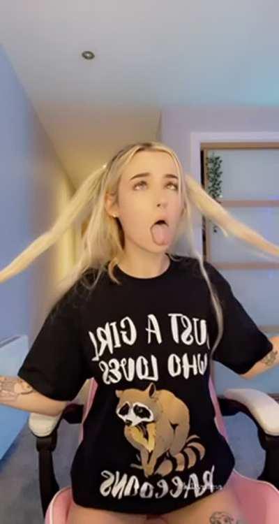 if you show me lots of love i’ll flash you next time 🖤