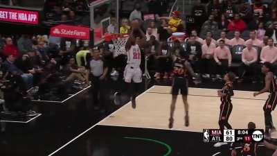 [Highlight] Adebayo throws a great lob for Jimmy Butler