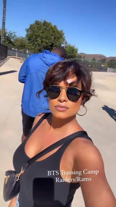 Looking Busty today😍