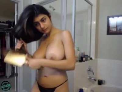 Mia Khalifa Hair Brushing