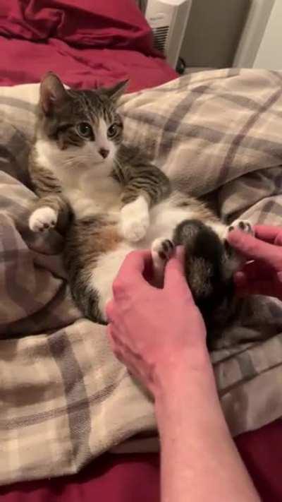 Mirin her dad during a foot massage 💅