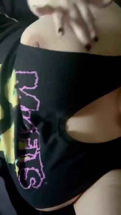 Side boobs and nip slips are real in the mornings lol