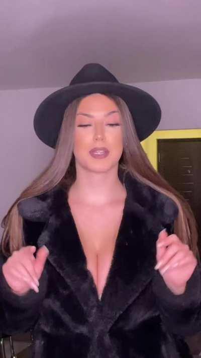 288 - She Looks Like A 1930s Mobster