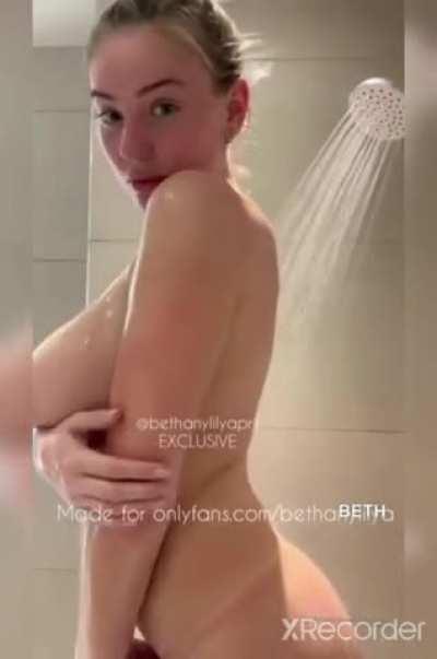 Grab 2GB Folder of Her in Comment👇👇