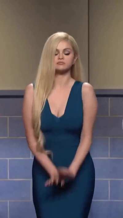 Thicc Selena Gomez is one of the greatest things to happen in recent times.