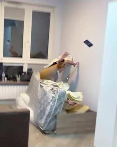 2 dudes, chillin in a small room. Airbag prank cuz they're not gay.