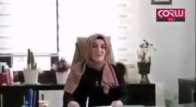 AK Parti Başakşehir Belediyesi sosyal hizmetler yöneticileri yardıma muhtaç vatandaşlarla alay ediyor.