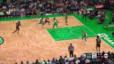 [Highlight] Steph Curry rerelocates for the three