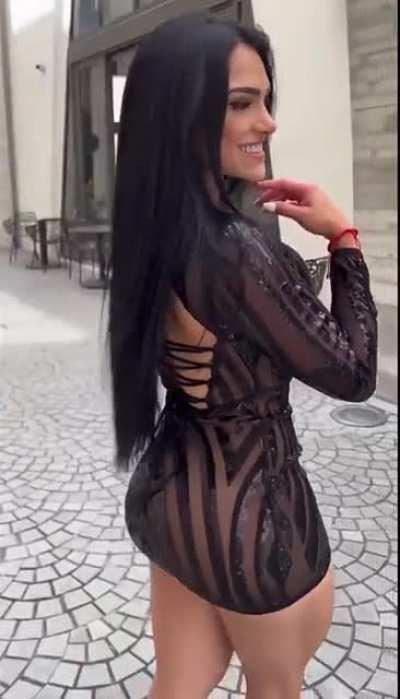 Taneth Gimenez (5’4?) That dress on her my god.