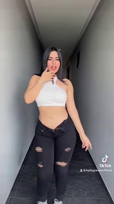 @kyliegrandeofficial