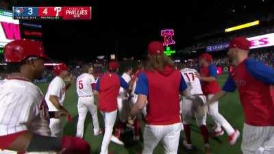 [Highlight] Matt Vierling uses his carshield powers to walk off the Blue Jays with a single