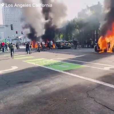 ☠️Dangerous Scenes from Los Angeles Right