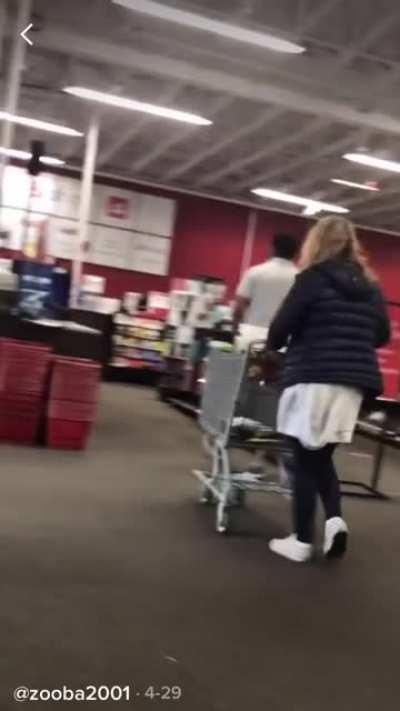 Anti-masker compares her right to not wear a mask to the right of the video recorder to wear her hijab. The store will not serve the anti-masker and they end up calling the sheriff.