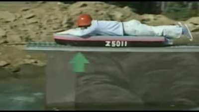 Ha vuelto, en forma de chapas