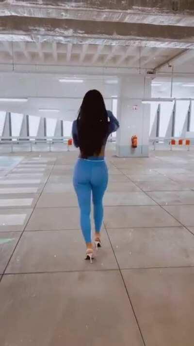 Ivana Santacruz. Einfach so geil 😍