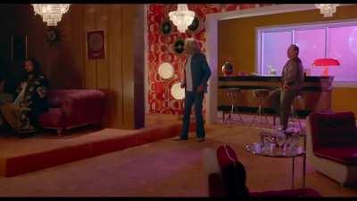 filmi çok izlememe rağmen arkadaki erşan kunerinin sesini ilk kez farkediyorum, dişlerini değdirme yavrum falan diyo lan, KGB halkının seveceği türden espiri