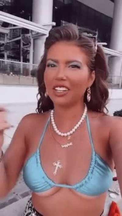 I swear, even her under boob is amazing.😍🍒👈🏾👑🙌🏾🙌🏾🙌🏾