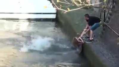 Is anyone sober on that boat?