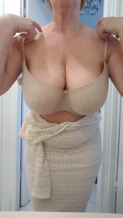 Finally able to get naked after a big day out 😋 xx 57yo (f) (OC) 🇦🇺