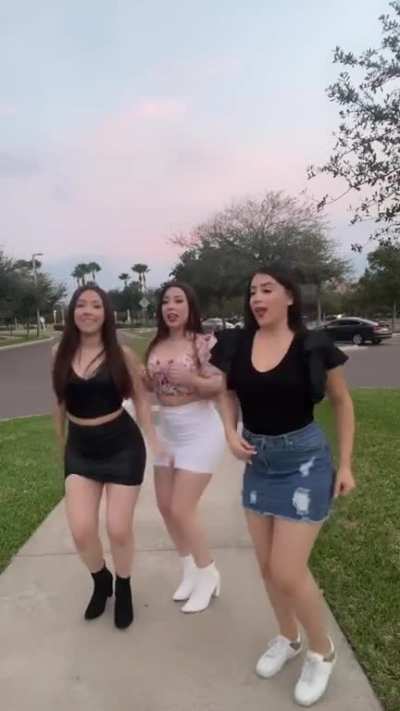 Que buenotas estás 3 Hermanas Culonas 🤤🍆💦🍑🍑