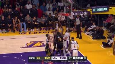 [Highlight] AD drives on the baseline for the big bucket giving him 39