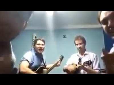 AVISO! Clique no play por sua conta e risco.