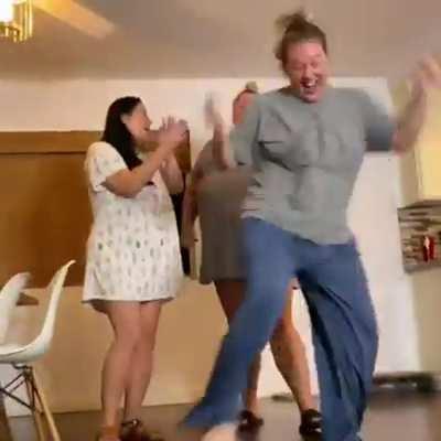 I think I miss the days when gender reveals just burned down homes or caused bodily harm. Also what's her OF info