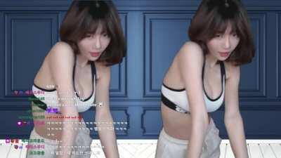 Berry dancing to Rollin by Brave Girls