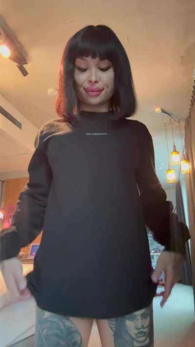 Am i making it too obvious that i'm in heat.. i wanna get railed >:3