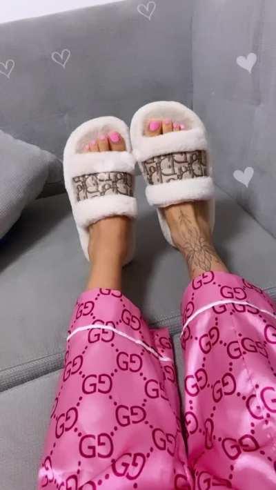 Like my new pedicure?