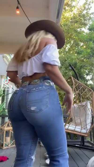 Some booty: novabby1121 haleighcoxxx nickyxnaple