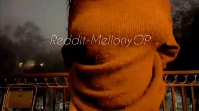 Putting up a nice show in this cold to warm you up 🥵