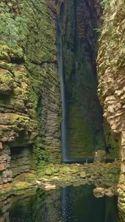 Cachoeira da Fumacinha is often named one of the world’s most beautiful waterfalls, and it’s no wonder why. From the towering, moss-covered rocks to the impressive height, every detail of this waterfall is just stunning