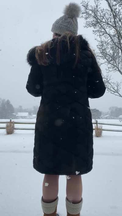 Should probably join my neighbor & start shoveling instead of fooling around... [GIF]