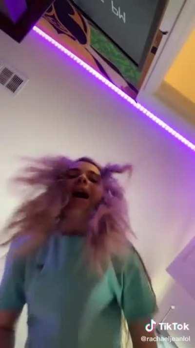 Only the most shameless girls are partaking in this next tik tok trend | @rachaeljeanlol