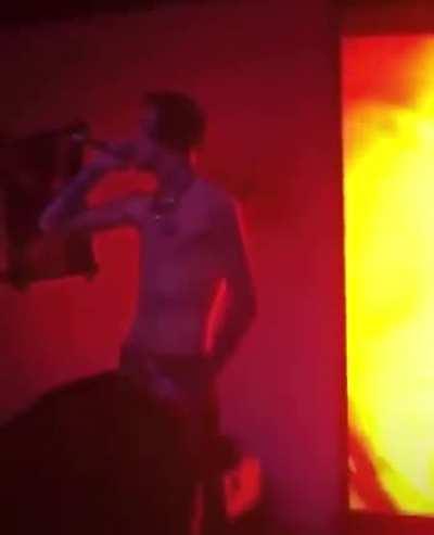 el mejor tema de peep sin dudas👍🏻