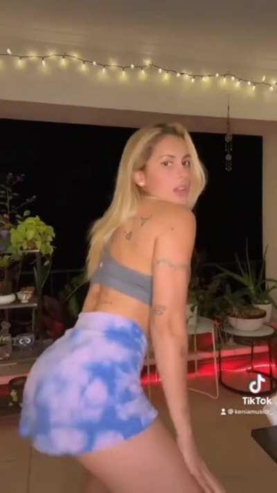 Kenia Gonzalez (@keniamusicr)