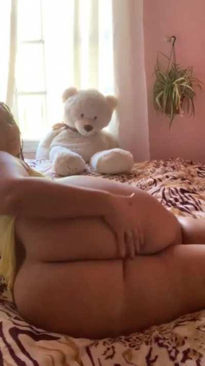 What did you notice first? me or the teddy bear 🤔