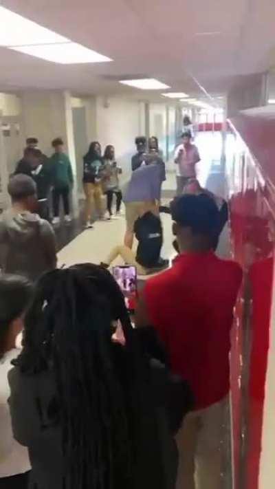 Broke the fight vid to break down.