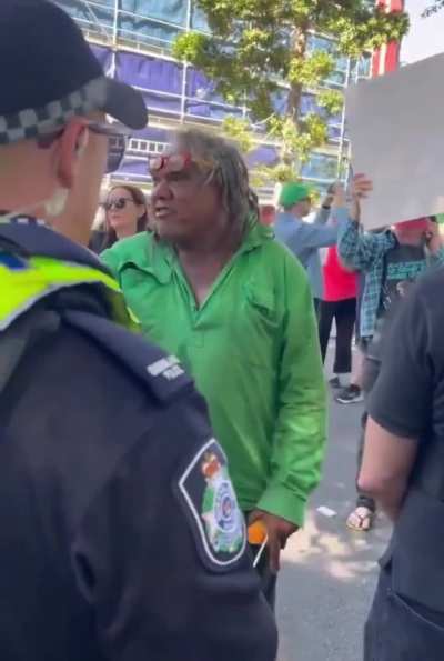 Finally someone came front to fight for his country. 👏