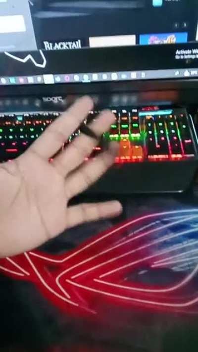 just started penspinning a week ago and this funni