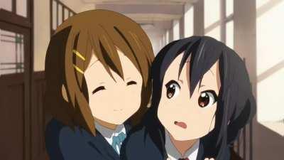 YuiAzu Week: Snuggle struggles
