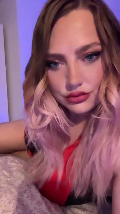 ur girl is waiting for u…. 😘