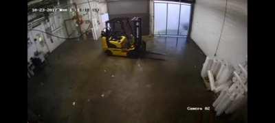 A tornado turns a block building into rubble in seconds in Spartanburg, SC on 10/23/2017