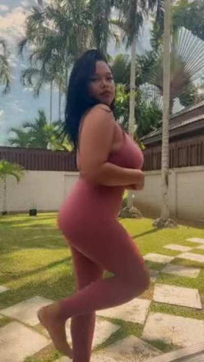 I just love that new yoga outfit 😜