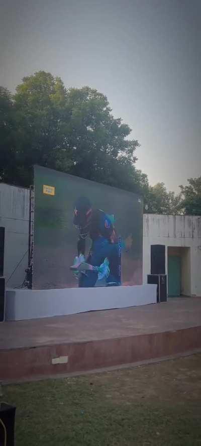 The off-cutter caughts Rizwan.